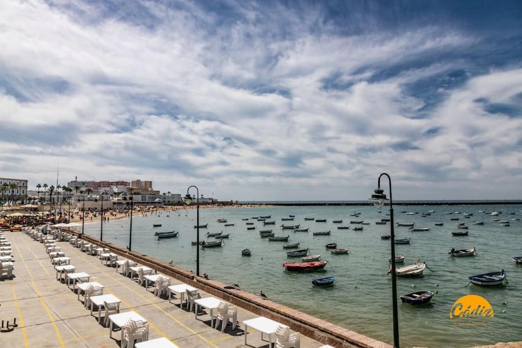 Red Home By Cadiz Time Bagian luar foto
